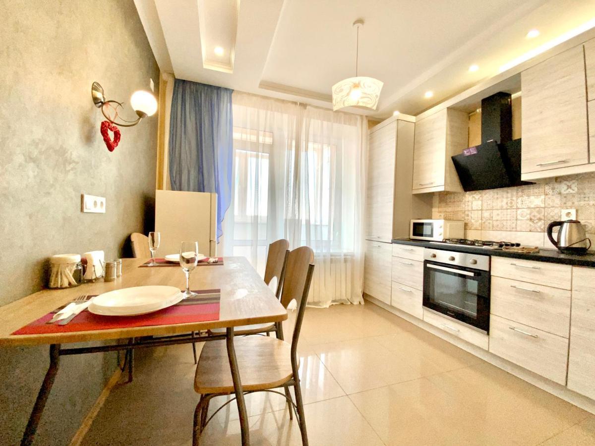 ApartPoltava Светлые и просторные 2-комнатные апартаменты в самом центре Полтавы Екстер'єр фото
